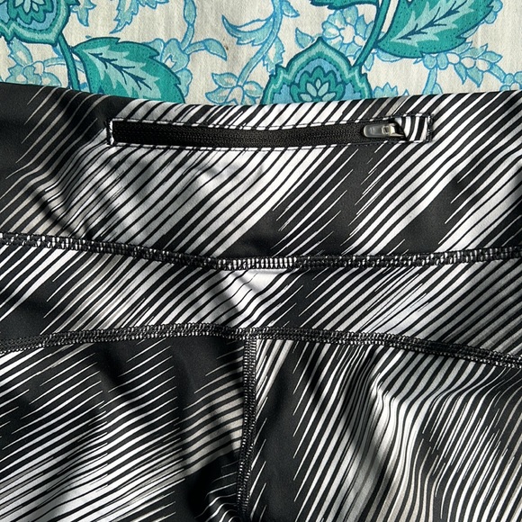 Nike women’s workout leggings - S - Picture 5 of 6